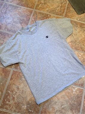 Like New Large Men’s Champion Gray Crewneck T-Shirt